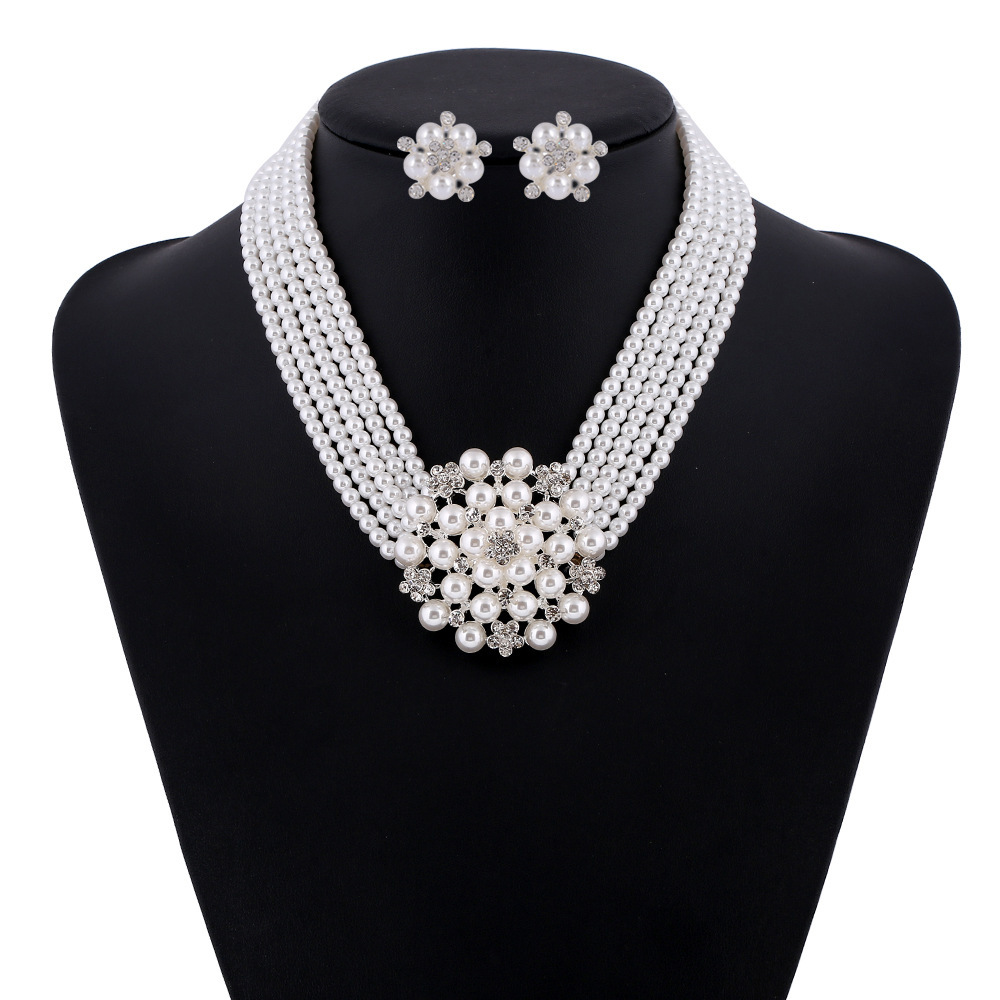 Audrey Hepburn Café da Manhã e - Women'S Accessories In The 1950S avaliação e preço